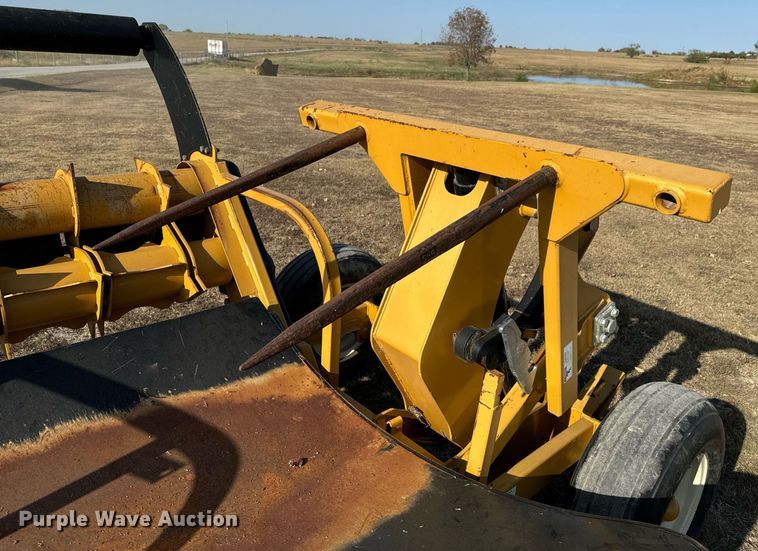 image for item JE9334 Tube Line BF5000SL bale feeder