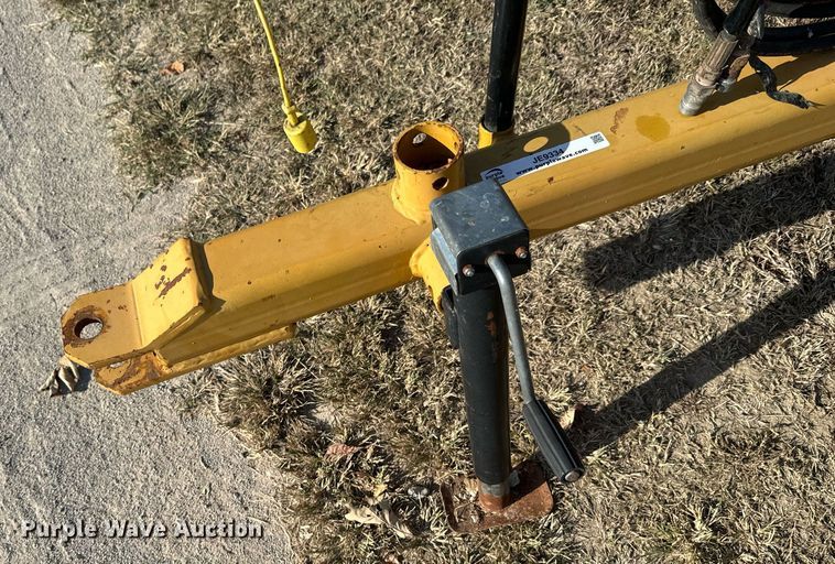 image for item JE9334 Tube Line BF5000SL bale feeder