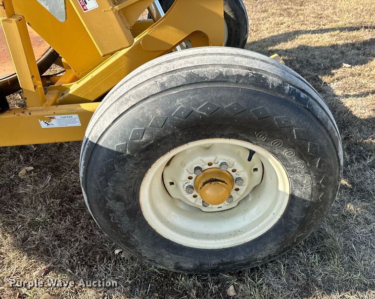 image for item JE9334 Tube Line BF5000SL bale feeder