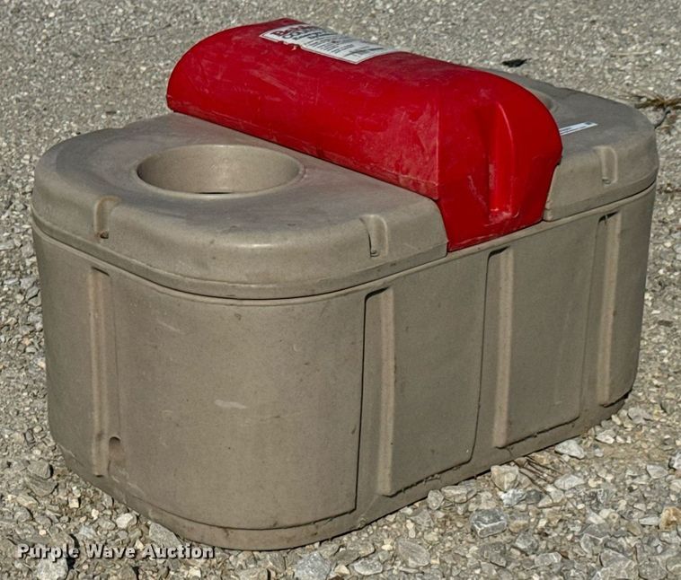 image for item JE9351 Behlen Country livestock waterer