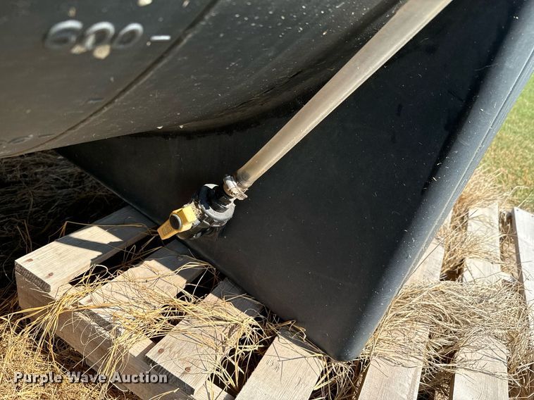 image for item JE9371 (2) poly tanks