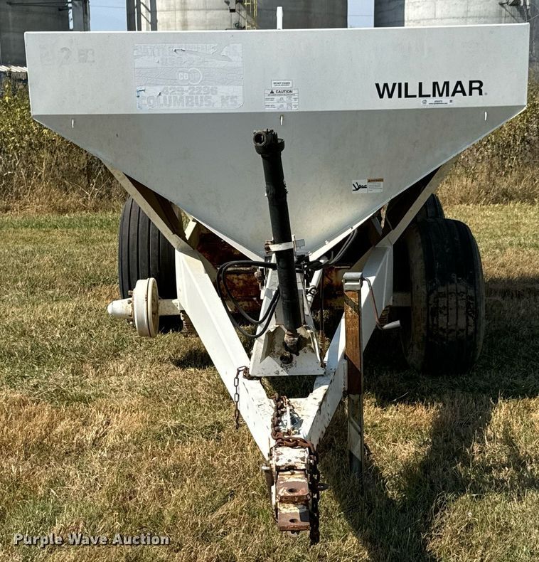 image for item JE9372 Willmar Super 600 spreader