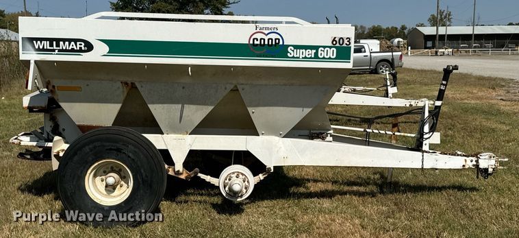 image for item JE9372 Willmar Super 600 spreader