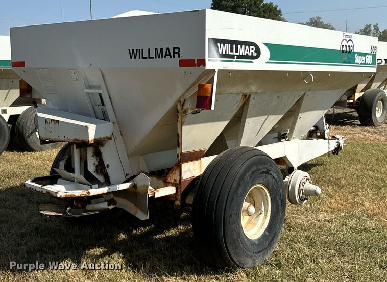 image for item JE9372 Willmar Super 600 spreader