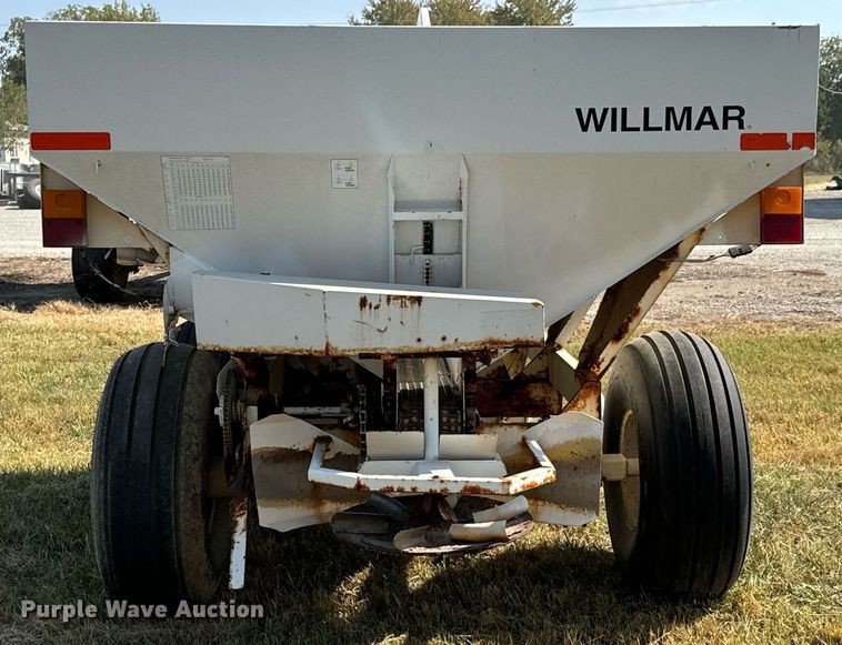 image for item JE9372 Willmar Super 600 spreader
