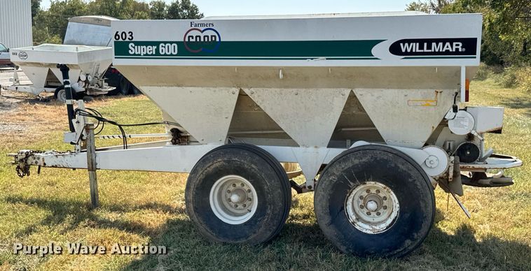 image for item JE9372 Willmar Super 600 spreader