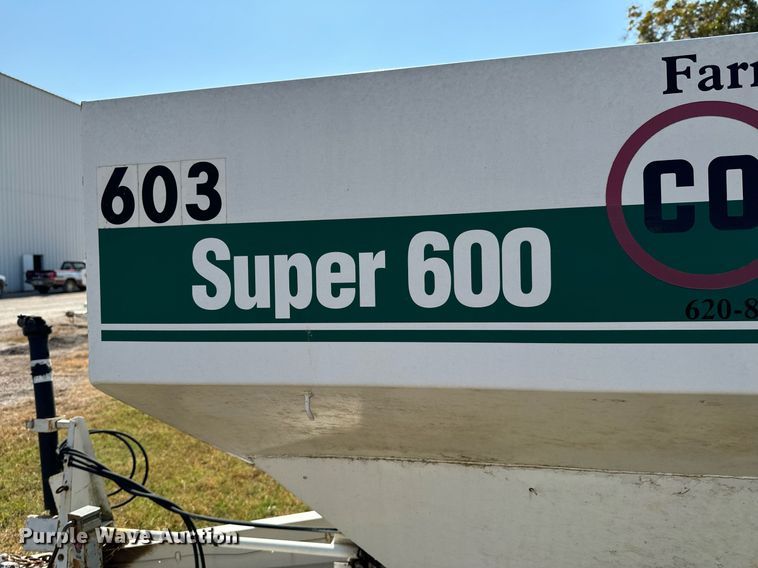 image for item JE9372 Willmar Super 600 spreader