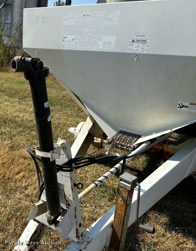 image for item JE9372 Willmar Super 600 spreader