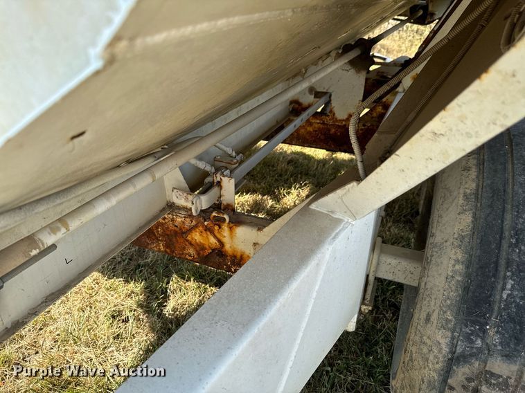 image for item JE9372 Willmar Super 600 spreader