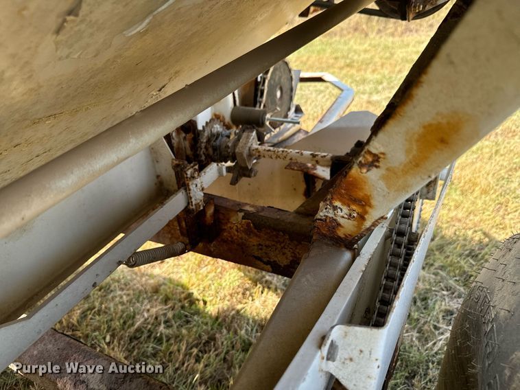 image for item JE9372 Willmar Super 600 spreader