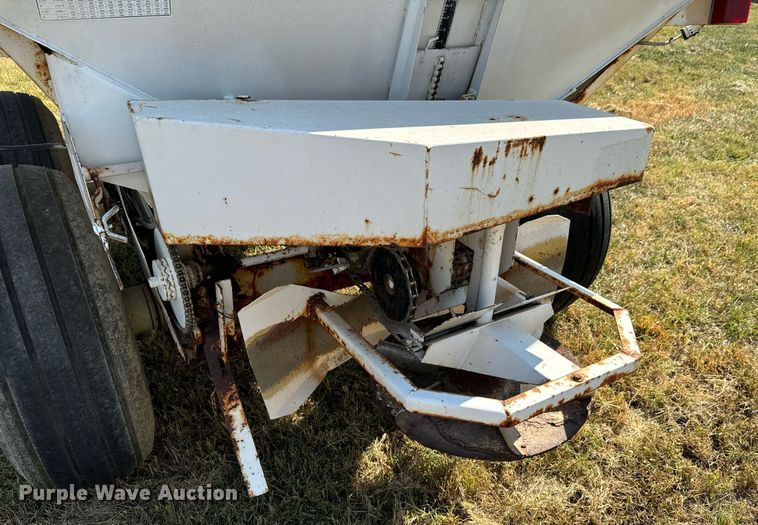 image for item JE9372 Willmar Super 600 spreader