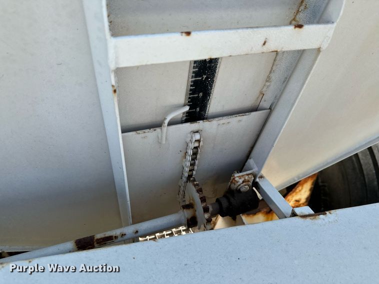 image for item JE9372 Willmar Super 600 spreader