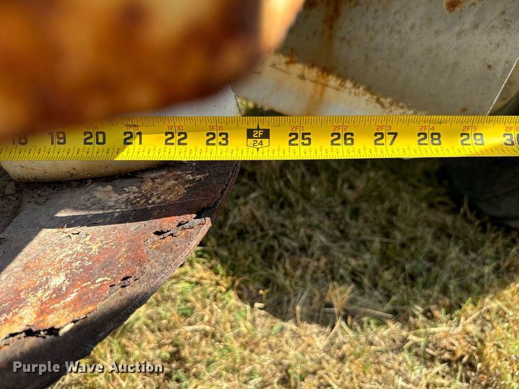 image for item JE9372 Willmar Super 600 spreader