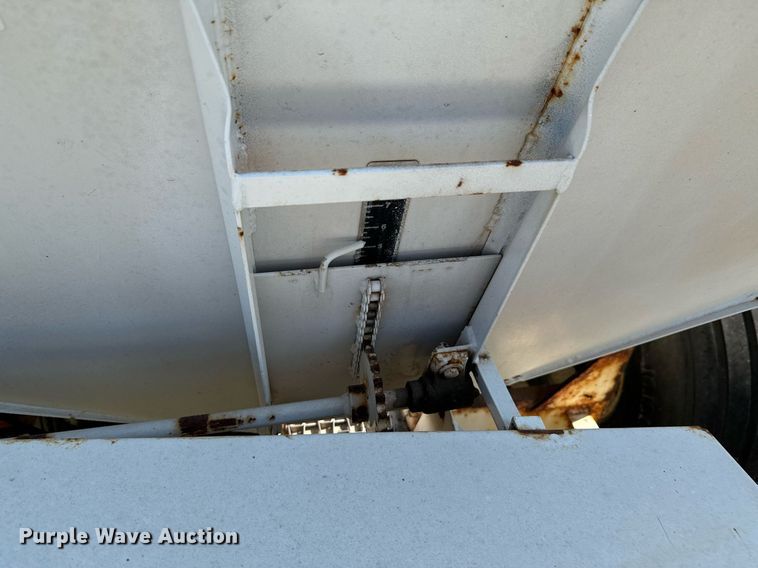 image for item JE9372 Willmar Super 600 spreader