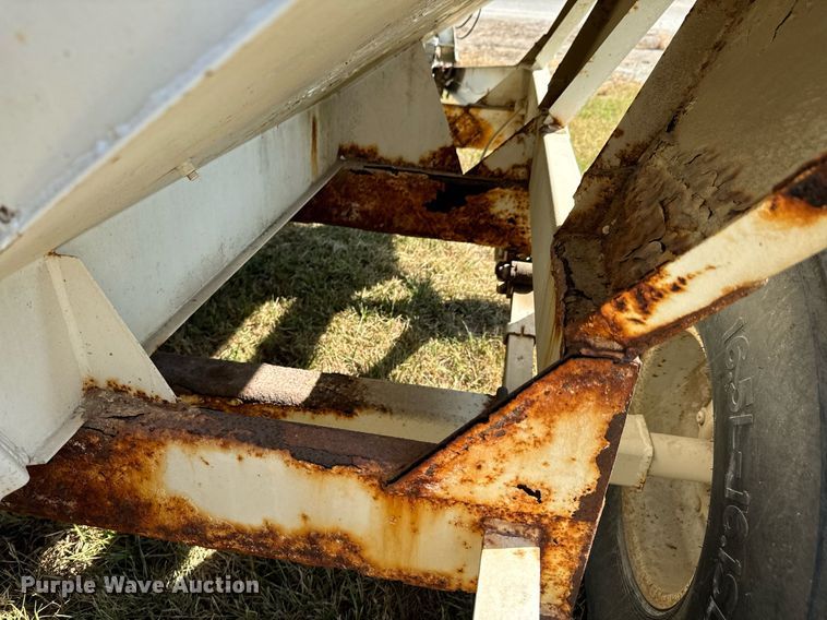 image for item JE9372 Willmar Super 600 spreader