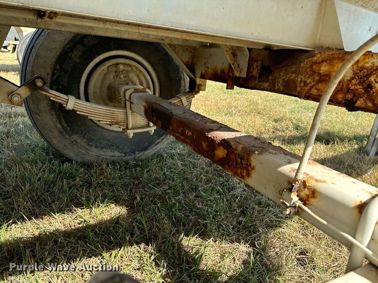 image for item JE9372 Willmar Super 600 spreader