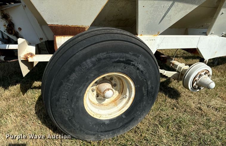 image for item JE9372 Willmar Super 600 spreader