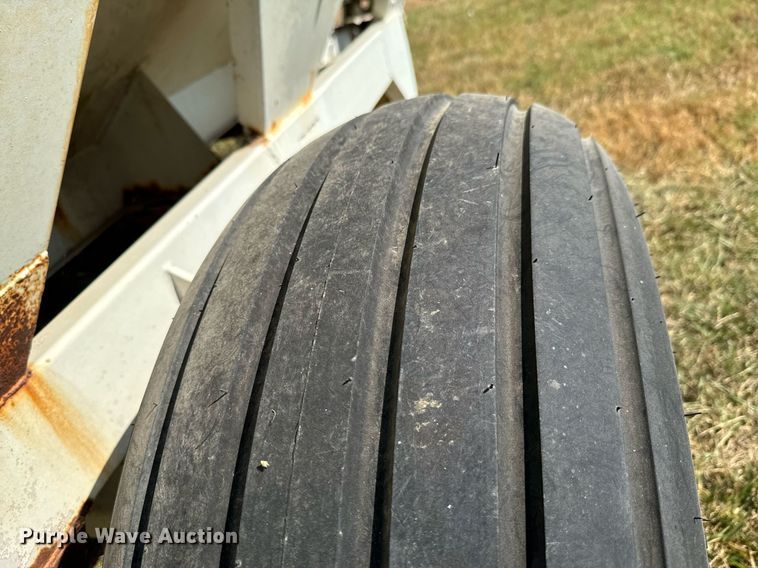 image for item JE9372 Willmar Super 600 spreader