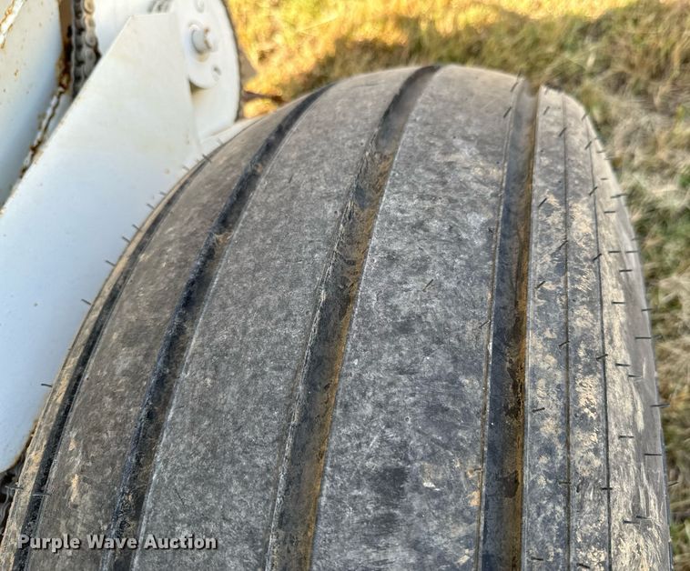 image for item JE9372 Willmar Super 600 spreader