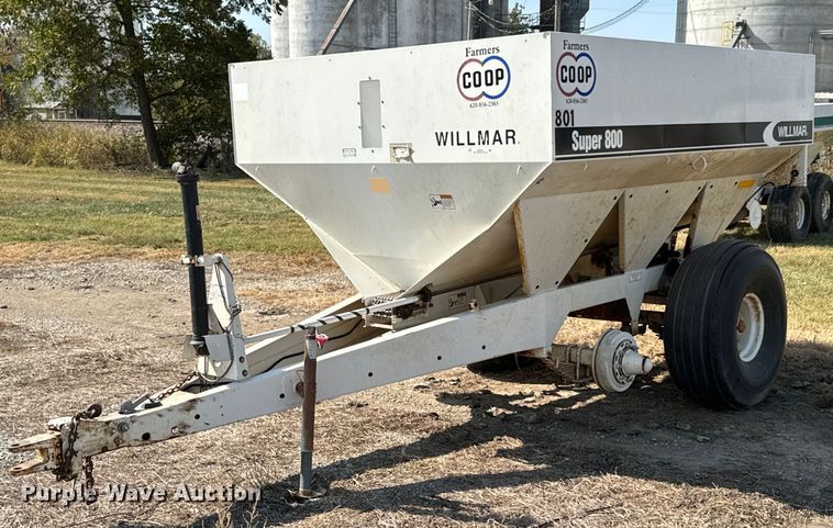 image for item JE9373 Willmar Super 800 spreader