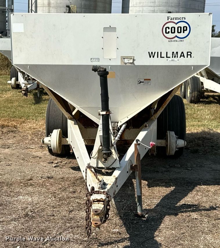 image for item JE9373 Willmar Super 800 spreader