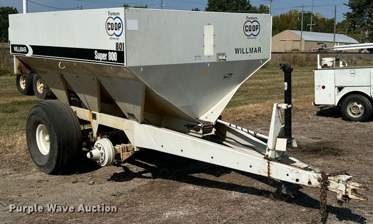 image for item JE9373 Willmar Super 800 spreader