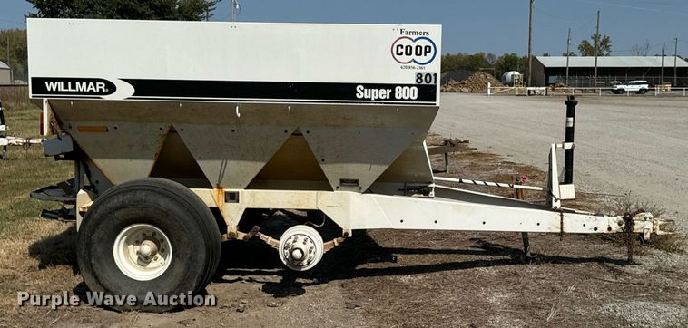 image for item JE9373 Willmar Super 800 spreader