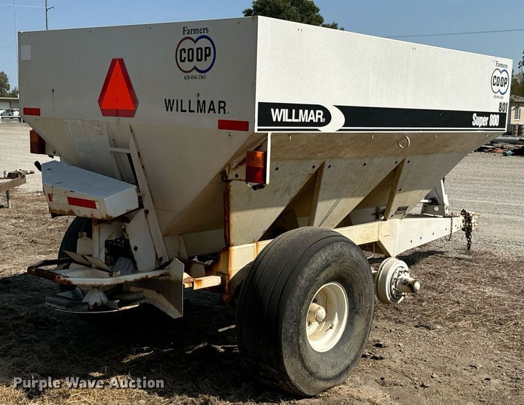 image for item JE9373 Willmar Super 800 spreader