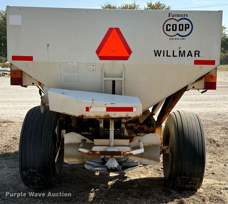 image for item JE9373 Willmar Super 800 spreader