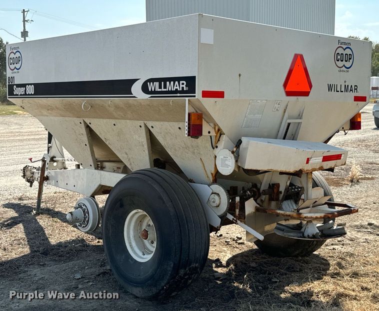image for item JE9373 Willmar Super 800 spreader