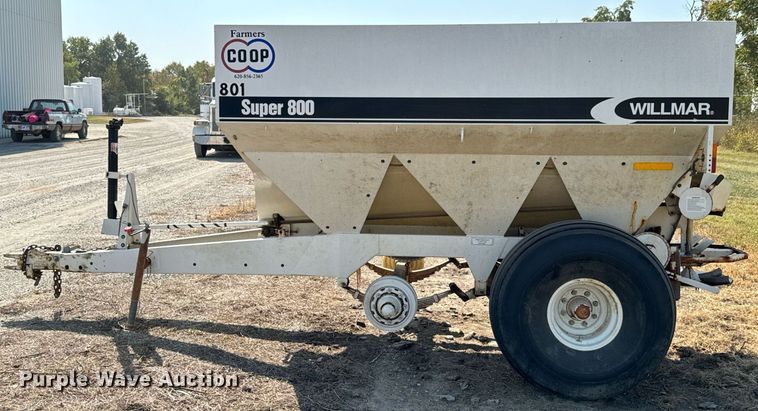 image for item JE9373 Willmar Super 800 spreader