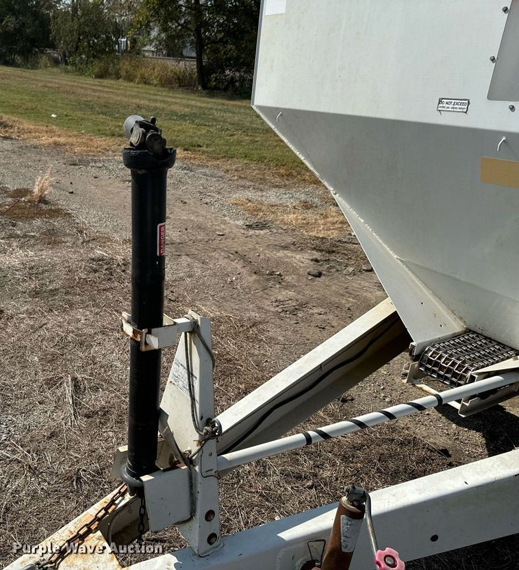 image for item JE9373 Willmar Super 800 spreader