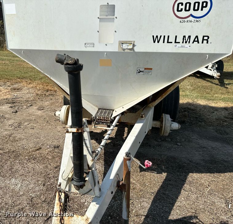 image for item JE9373 Willmar Super 800 spreader