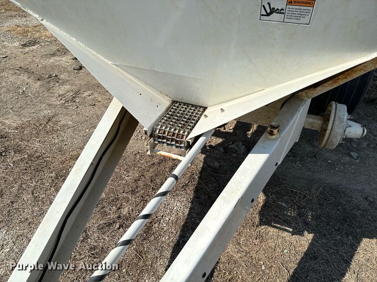 image for item JE9373 Willmar Super 800 spreader