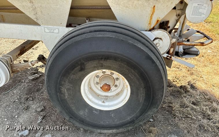 image for item JE9373 Willmar Super 800 spreader