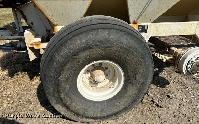 image for item JE9373 Willmar Super 800 spreader