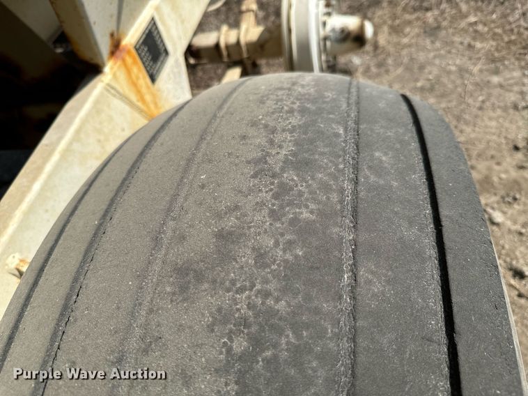 image for item JE9373 Willmar Super 800 spreader