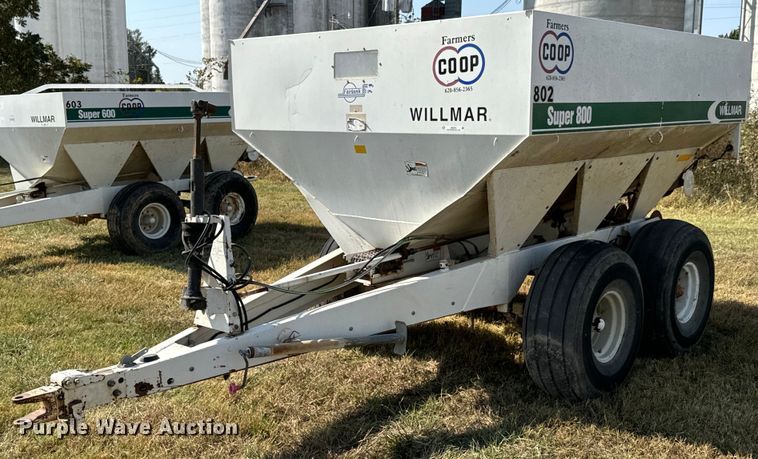 image for item JE9374 Willmar Super 800 spreader