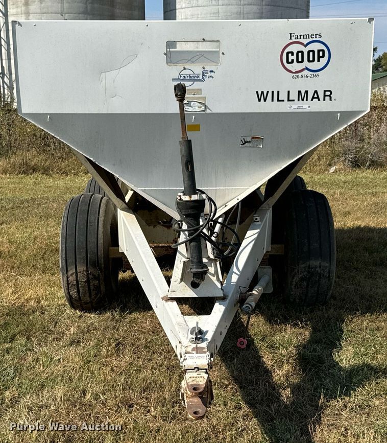image for item JE9374 Willmar Super 800 spreader