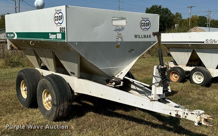 image for item JE9374 Willmar Super 800 spreader