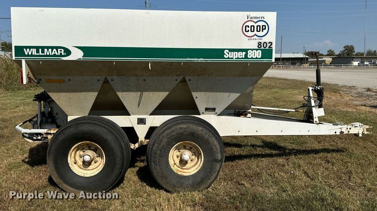 image for item JE9374 Willmar Super 800 spreader