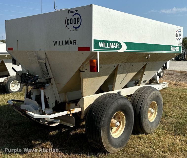 image for item JE9374 Willmar Super 800 spreader