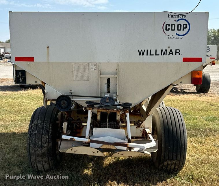 image for item JE9374 Willmar Super 800 spreader