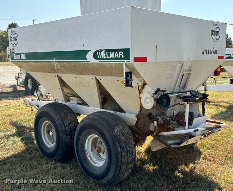 image for item JE9374 Willmar Super 800 spreader