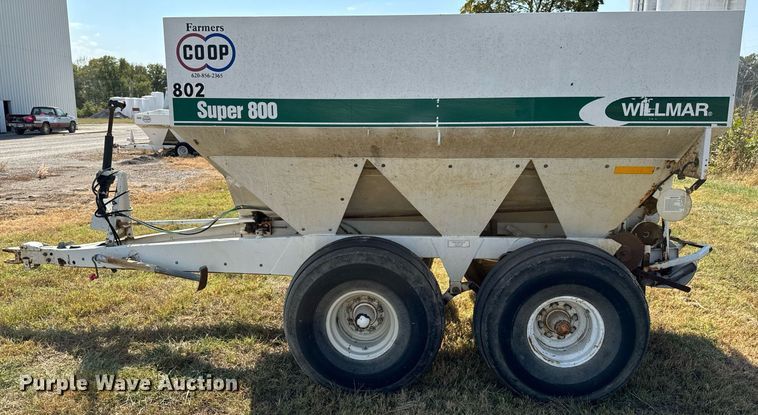 image for item JE9374 Willmar Super 800 spreader