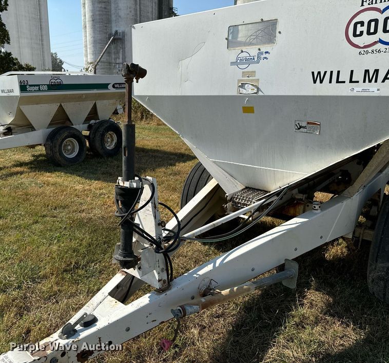 image for item JE9374 Willmar Super 800 spreader