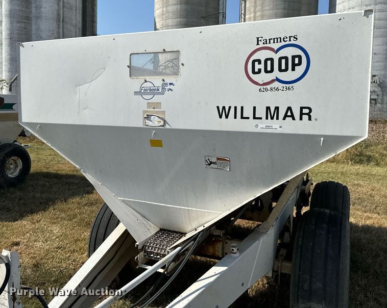 image for item JE9374 Willmar Super 800 spreader