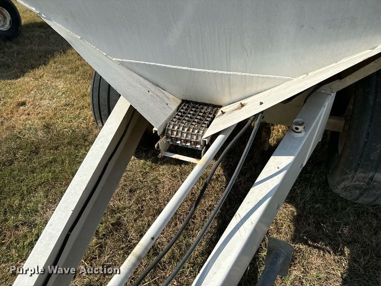 image for item JE9374 Willmar Super 800 spreader