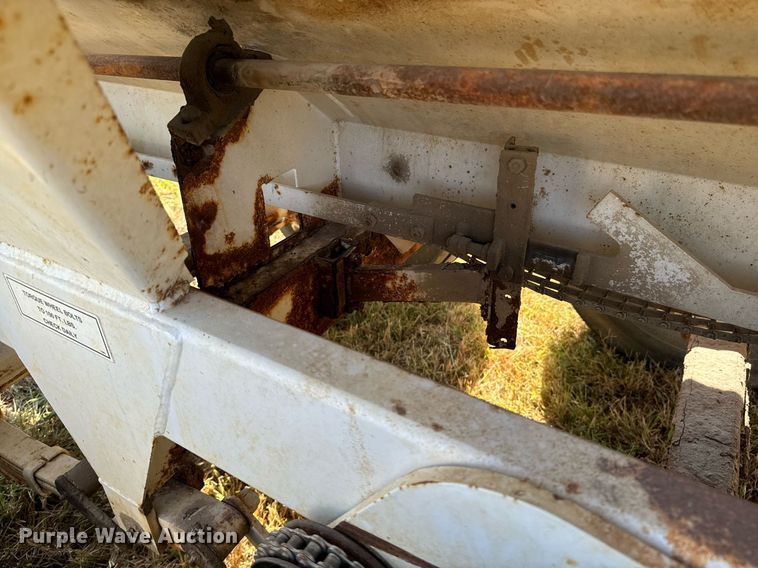 image for item JE9374 Willmar Super 800 spreader