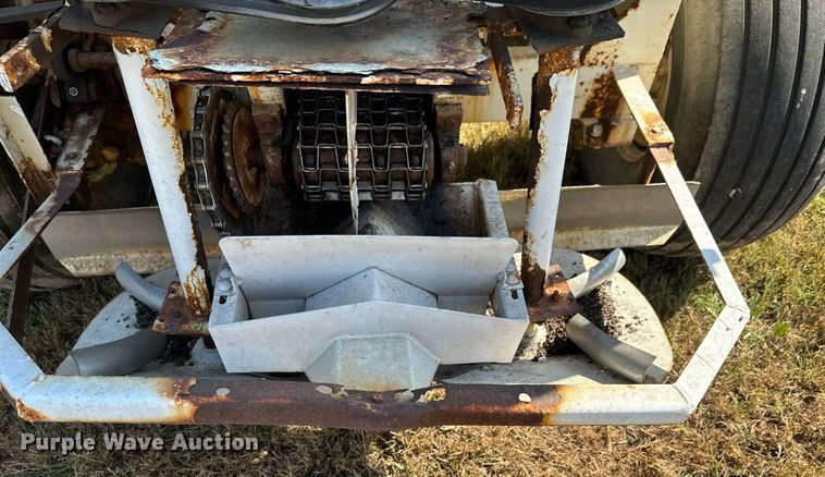 image for item JE9374 Willmar Super 800 spreader